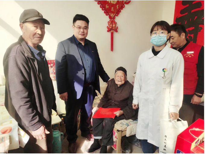 愛(ài)在重陽(yáng)節，慰問(wèn)暖人心